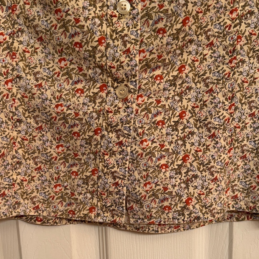 Sag Harbor Sleeveless Button-down Red & Green Floral Print Blouse. Size Medium - Picture 6 of 10